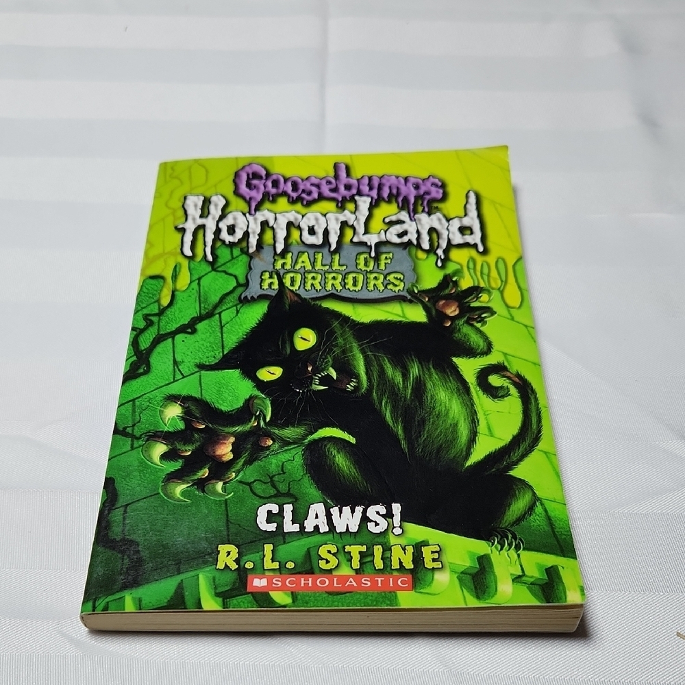 Goosebumps HorrorLand Book - Claws!